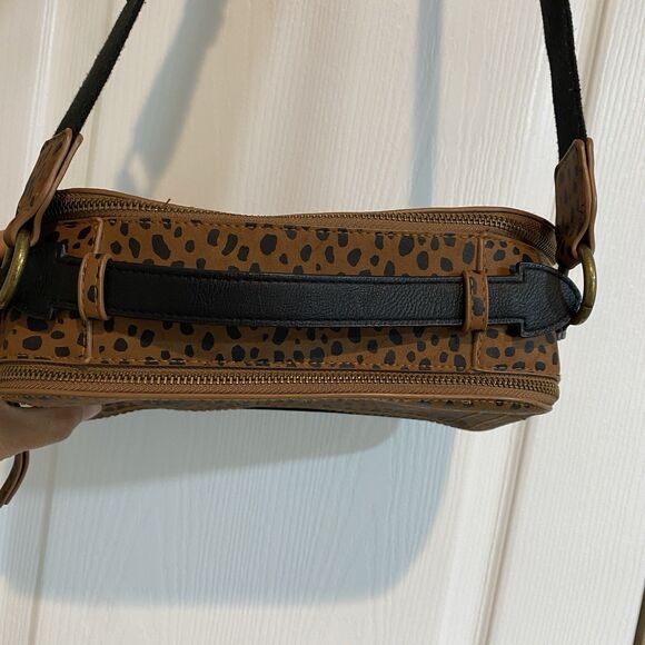 Universal Thread Leopard Print Crossbody Bag Womens Faux Leather  Compartments - Picture 3 of 15